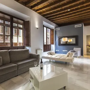 Elvira Apartahotel